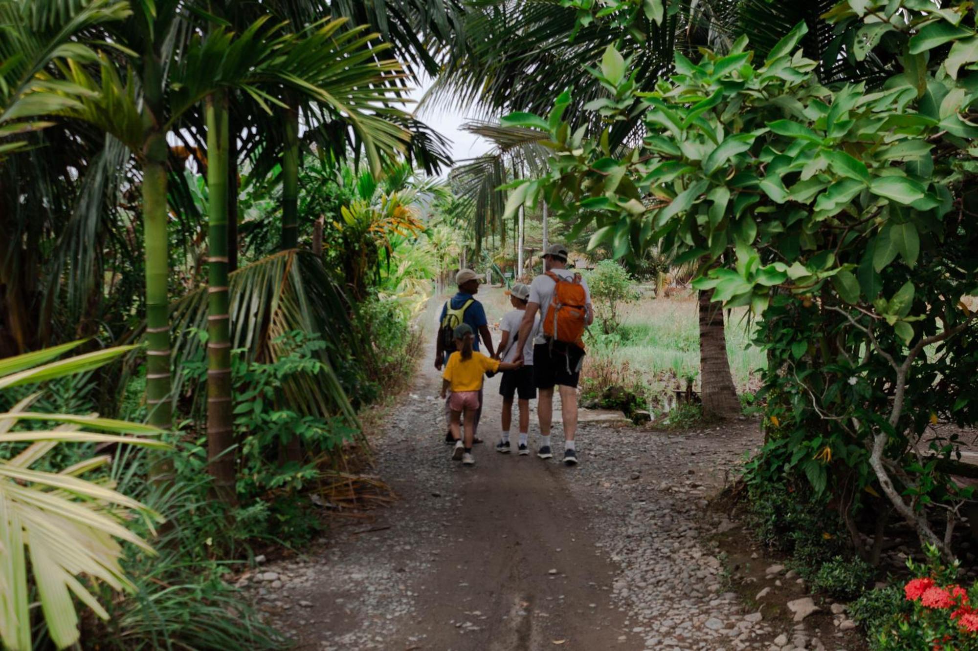 Ambow Homestay Jungle Trekking & Village Tour Bukit Lawang Exterior foto