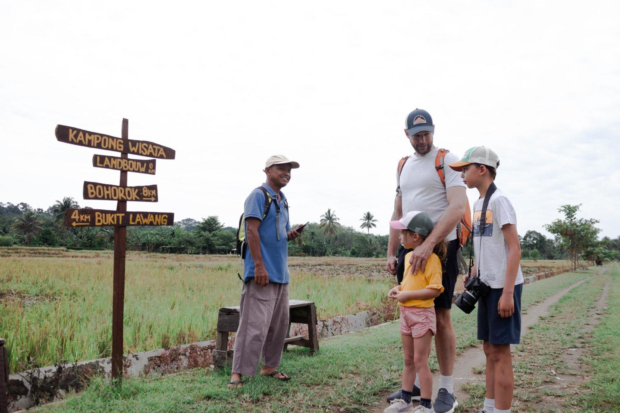 Ambow Homestay Jungle Trekking & Village Tour Bukit Lawang Exterior foto