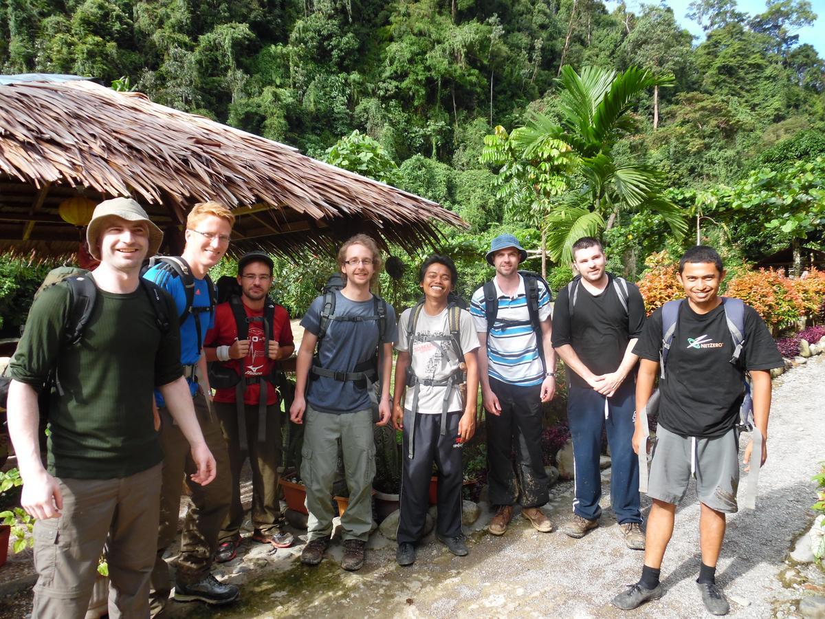 Ambow Homestay Jungle Trekking & Village Tour Bukit Lawang Exterior foto
